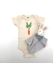 Load image into Gallery viewer, Carrot short sleeve baby bodysuit